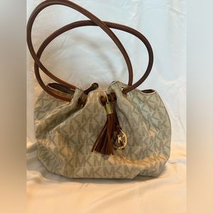 Versatile Michael Kors bucket bag